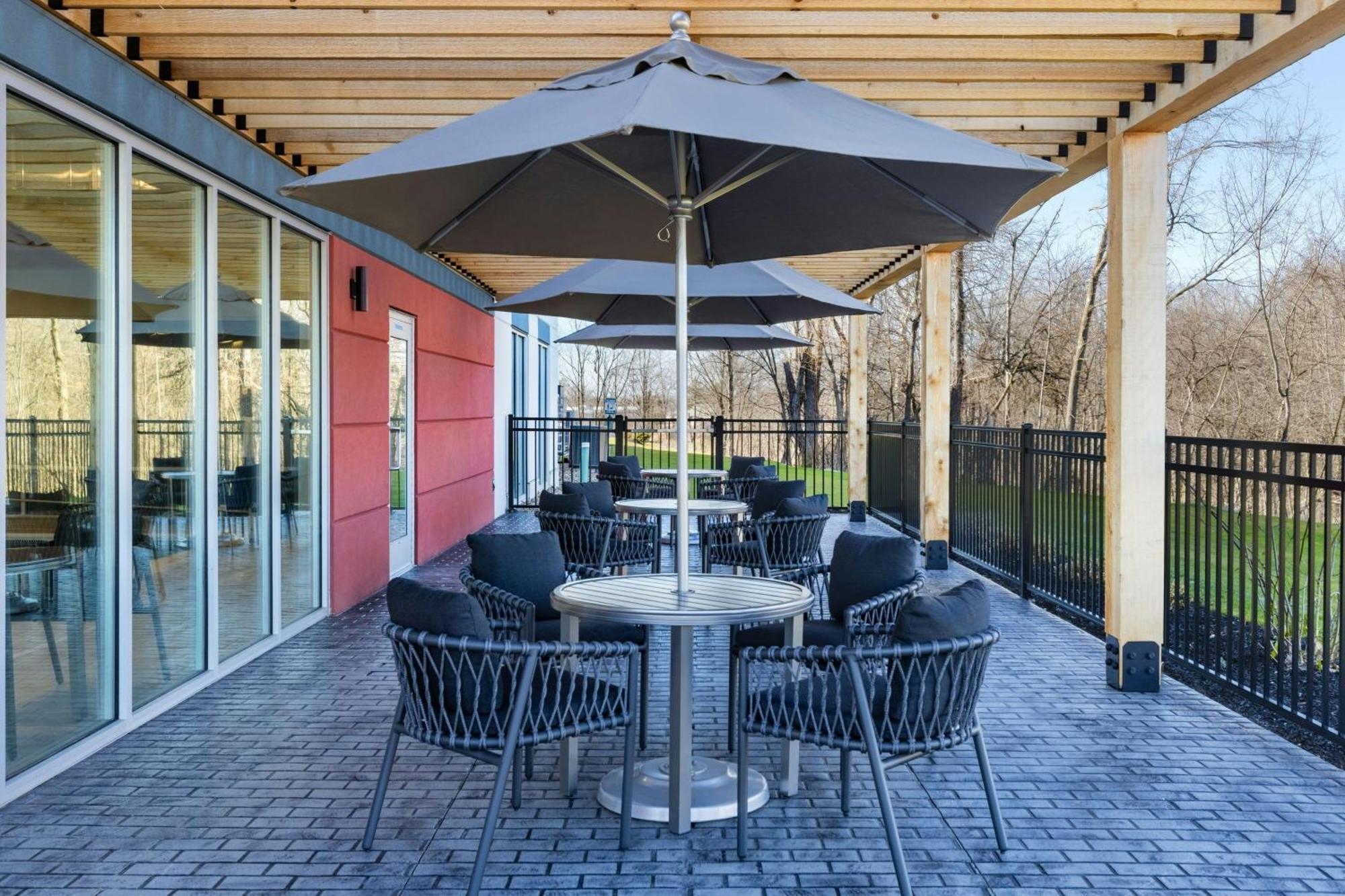 Towneplace Suites By Marriott Geneva At Spire Academy Eksteriør billede