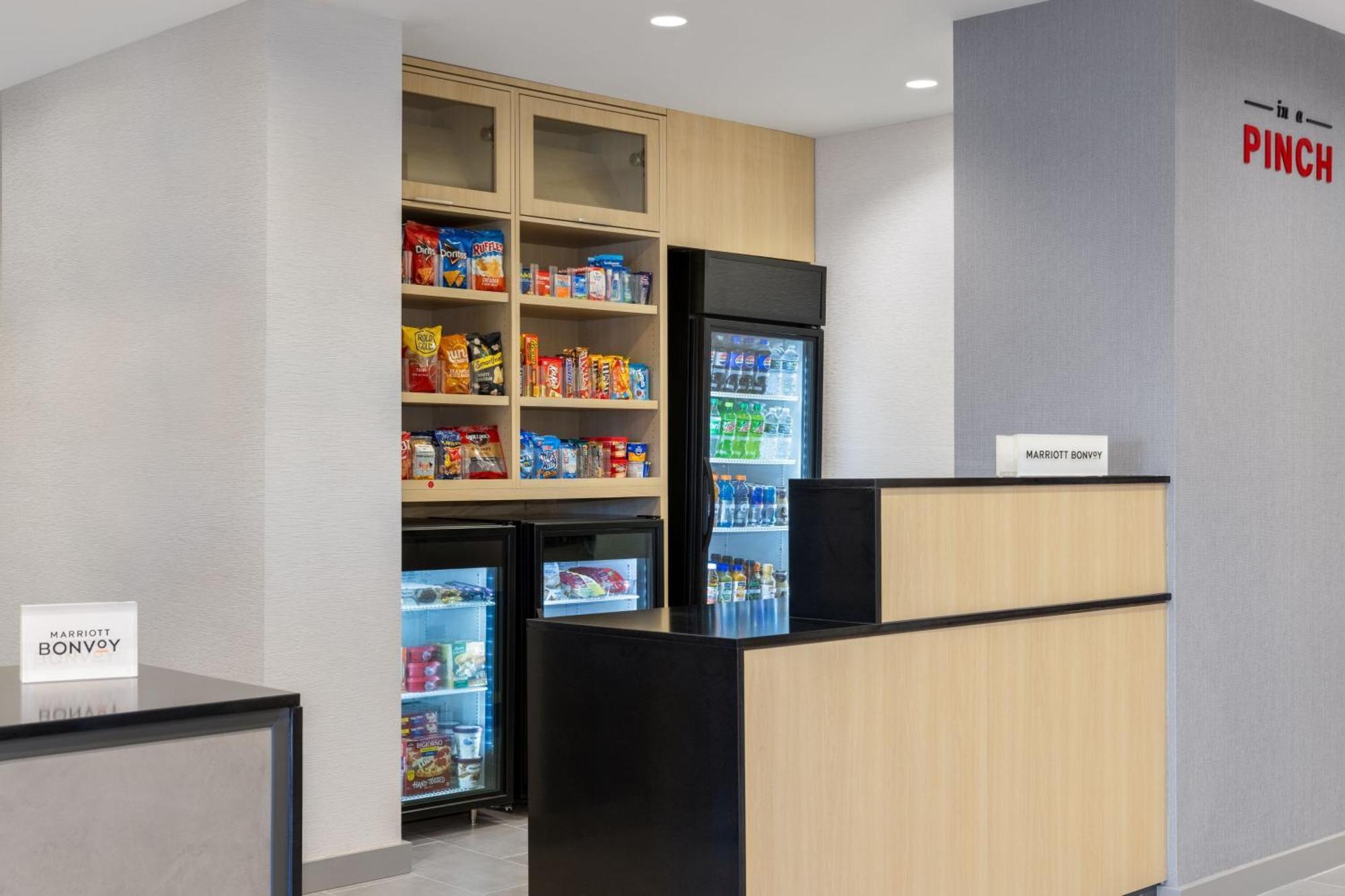Towneplace Suites By Marriott Geneva At Spire Academy Eksteriør billede