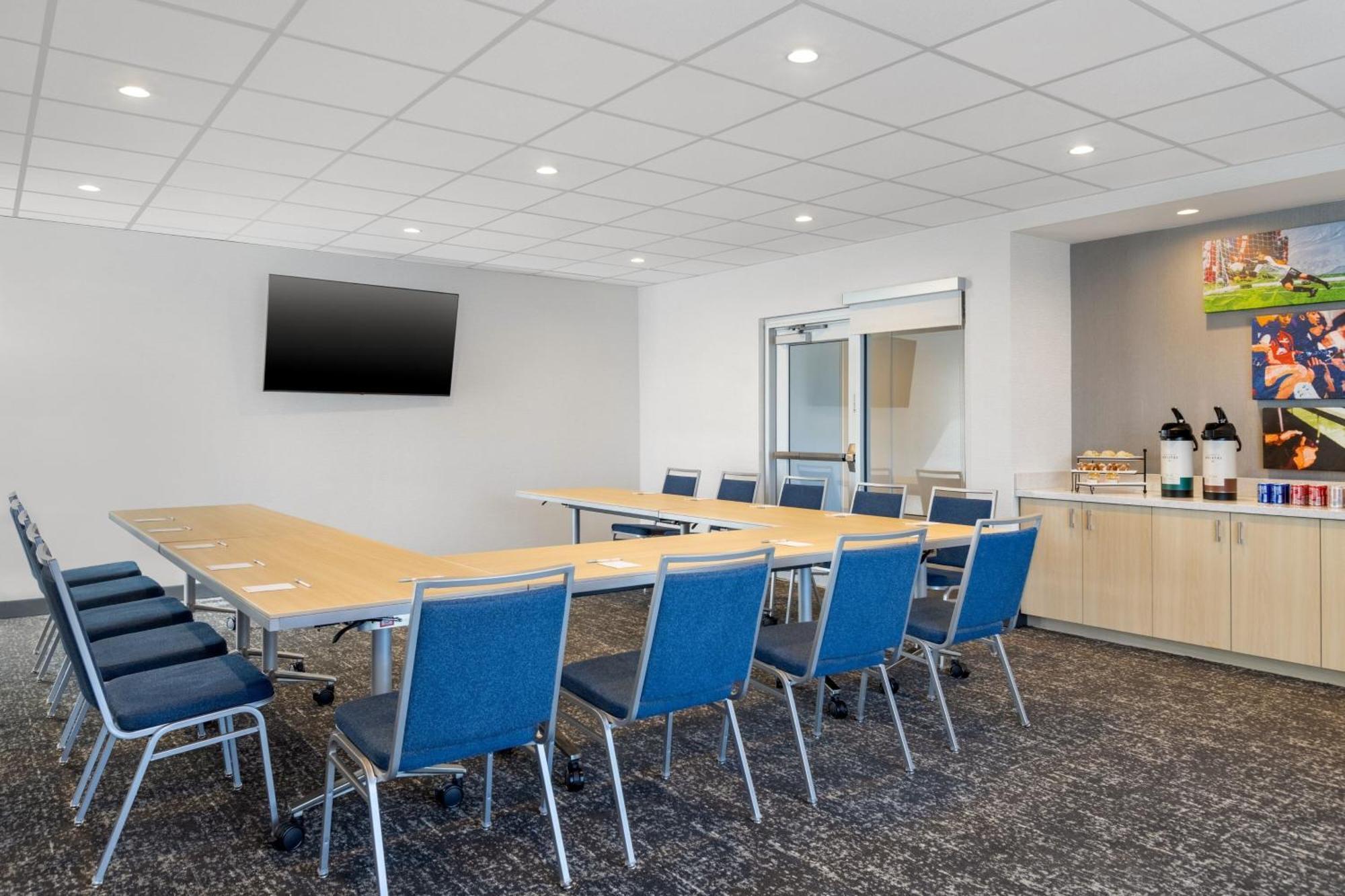 Towneplace Suites By Marriott Geneva At Spire Academy Eksteriør billede