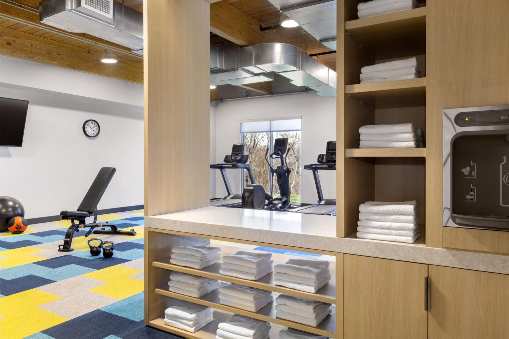 Towneplace Suites By Marriott Geneva At Spire Academy Eksteriør billede