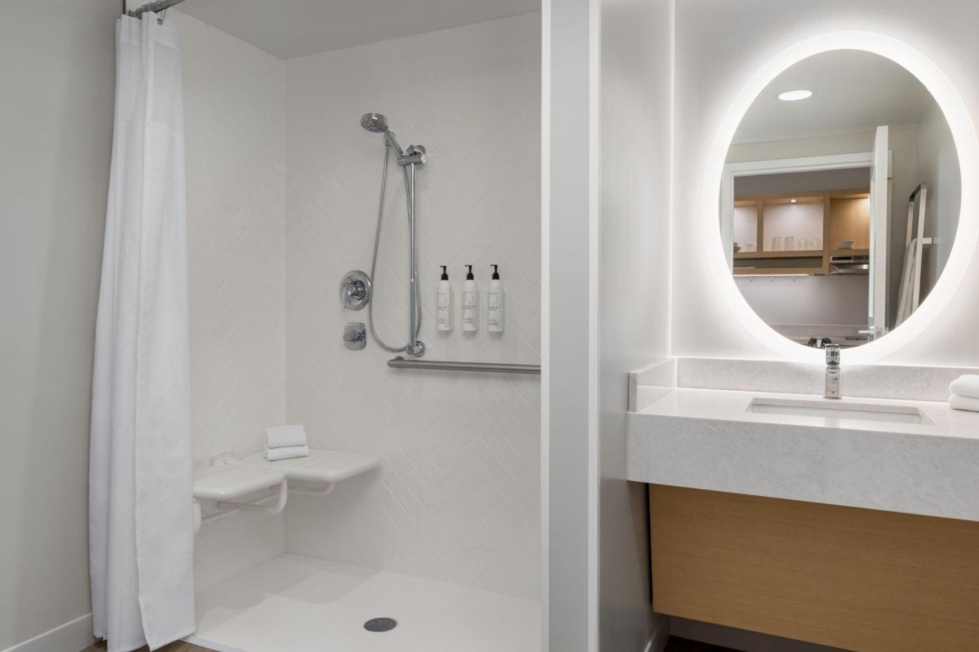 Towneplace Suites By Marriott Geneva At Spire Academy Eksteriør billede