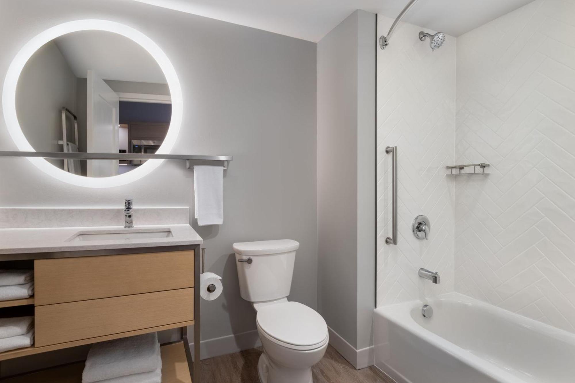 Towneplace Suites By Marriott Geneva At Spire Academy Eksteriør billede