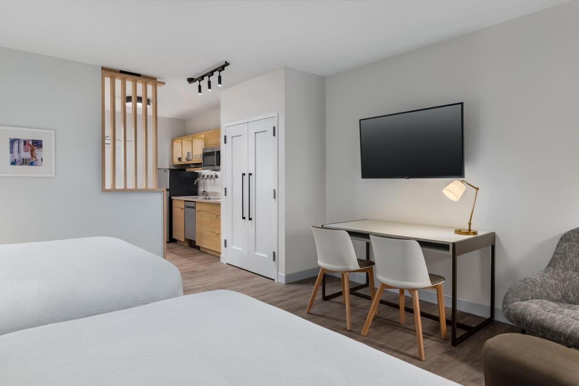 Towneplace Suites By Marriott Geneva At Spire Academy Eksteriør billede