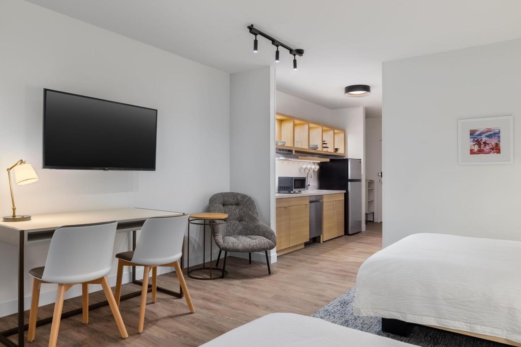 Towneplace Suites By Marriott Geneva At Spire Academy Eksteriør billede